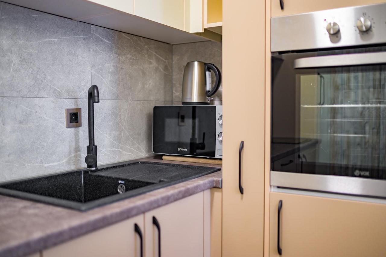 Apartman Epilux Tuzla Exterior photo